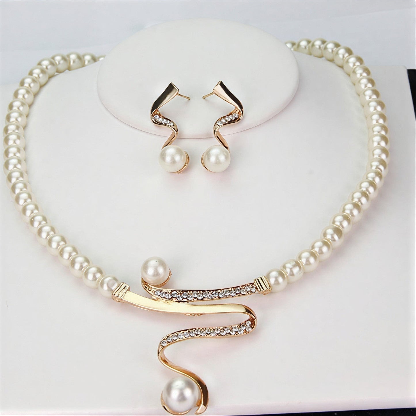 Élégant Naturel Perle Collier Set