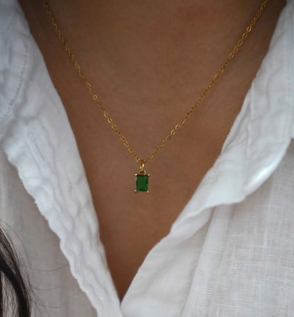 Emi Vert Collier